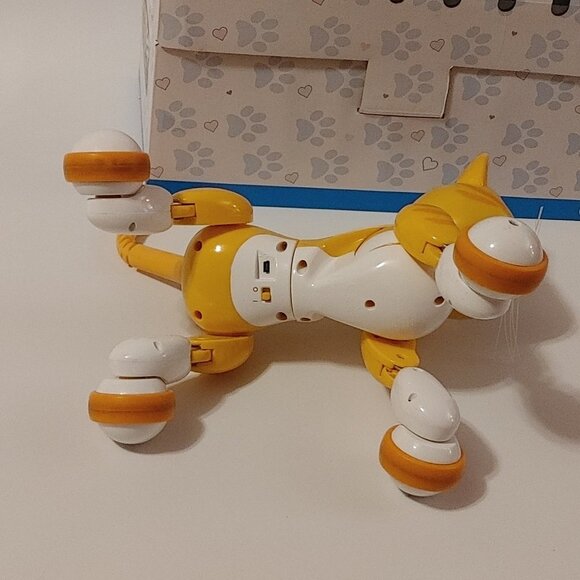 Zoomer Kitty Orange Tabby Cat Carrier Cat Charging Cable Manual Ball Toy Tail - Picture 8 of 14